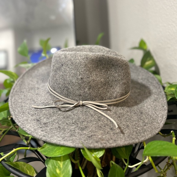 Lot of Four Fall Hats - Picture 6 of 16